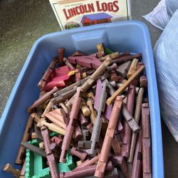 Lots Of Lincoln Logs