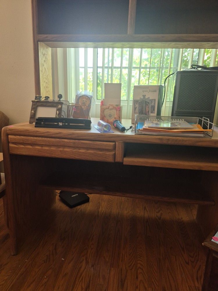 Well cared for office/student desk