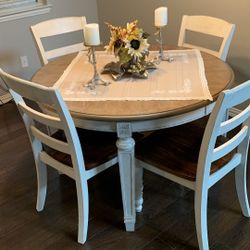 Realyn Oval 48"-72" Extendable Dining Table