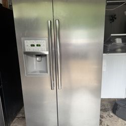 Frigidaire Refrigerator 