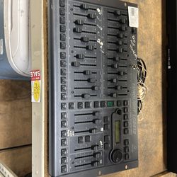 Eurolight LC2412 behringer