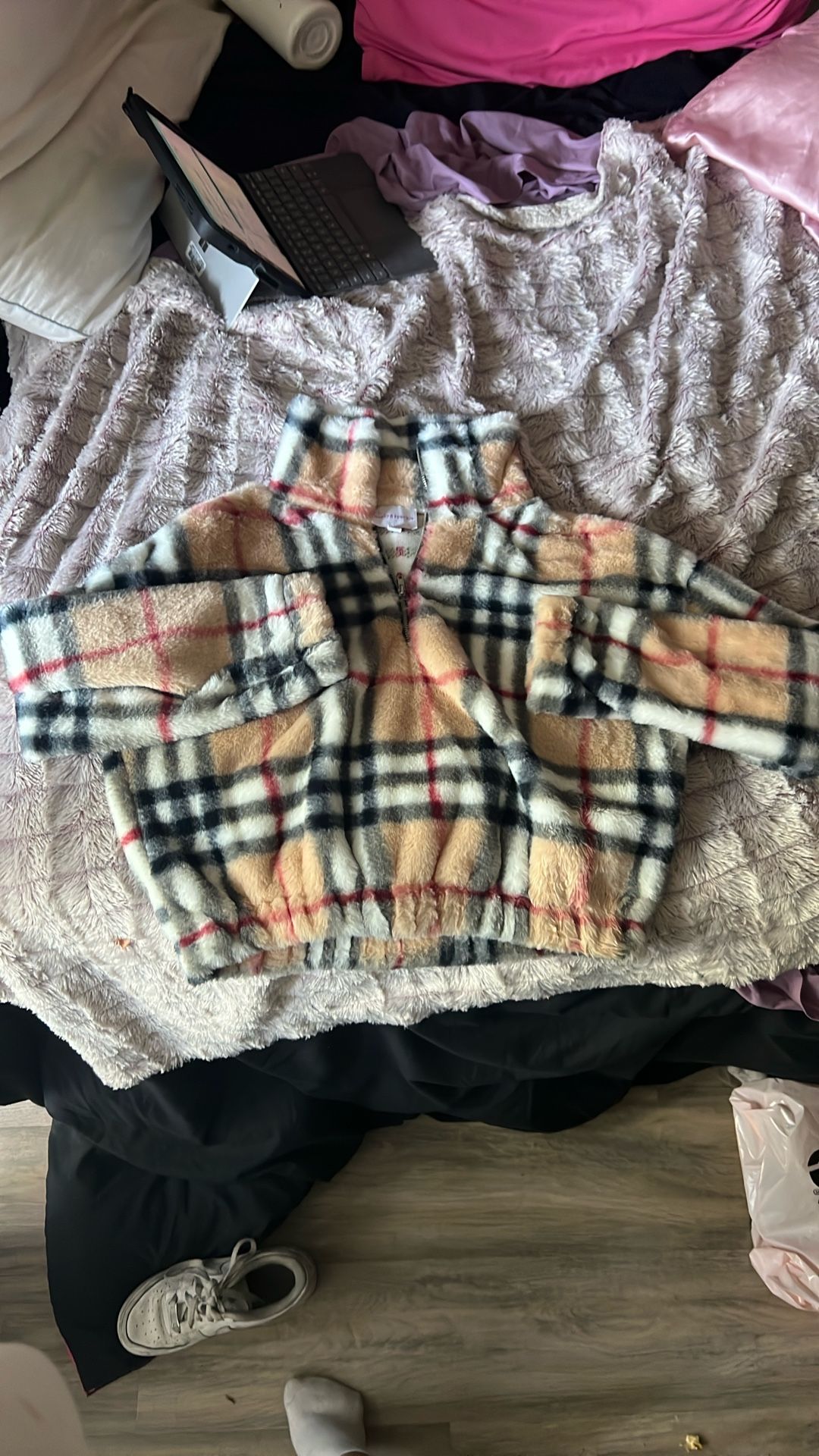 Soft versace/burberry looking sweater / jacket / zip up very soft very cute