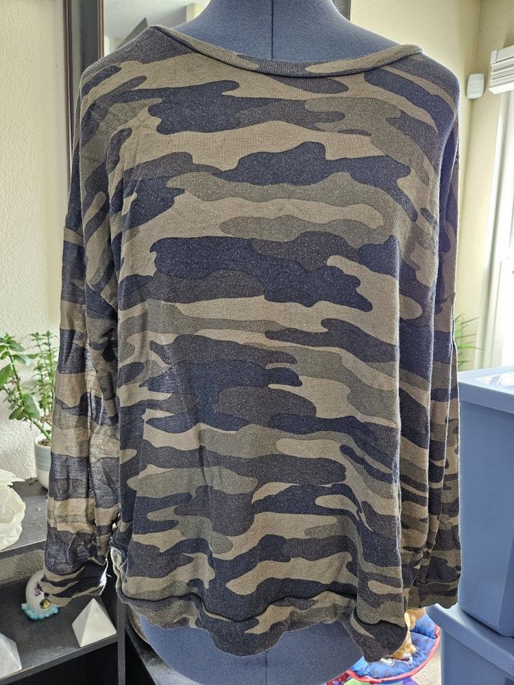 1X Camo Top