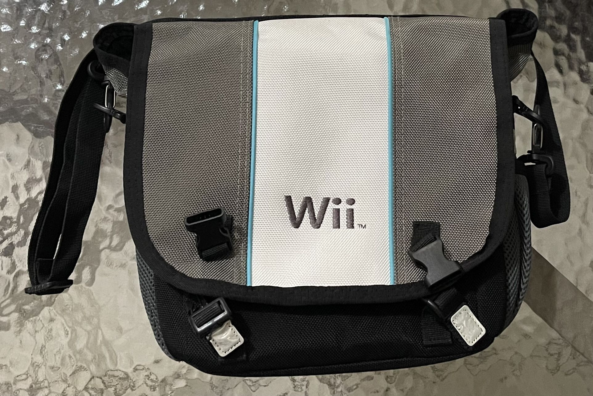 Nintendo Wii Carrying Case / Traveling Bag