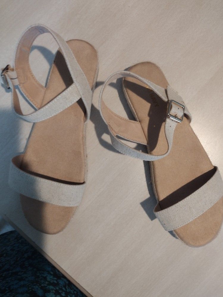 OLD NAVY SANDALS SIZE 11 NEW