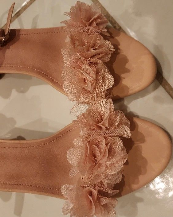 SOFT PINK 2" HEEL NEVER WORN