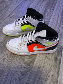 Air Jordan 1 Mid Multi Color | Youth 6Y | Men’s 6 | Women’s 7.5