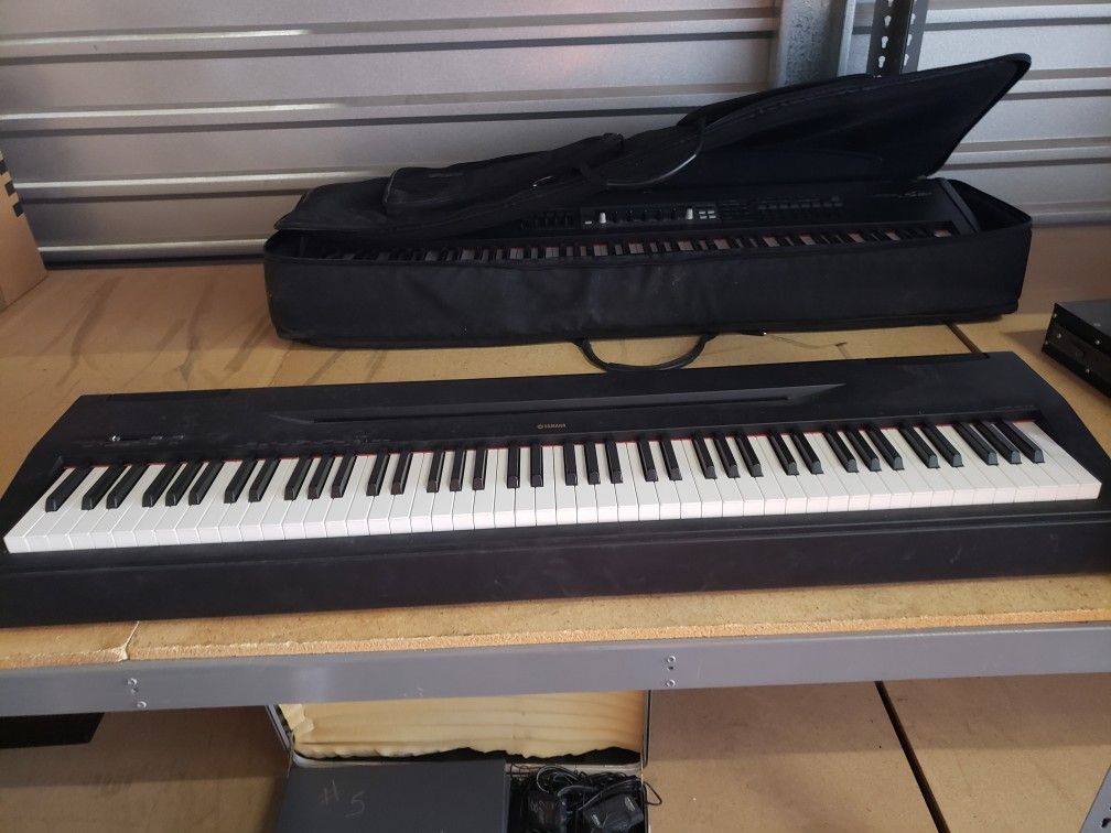 YAMAHA P60 KEYBOARD