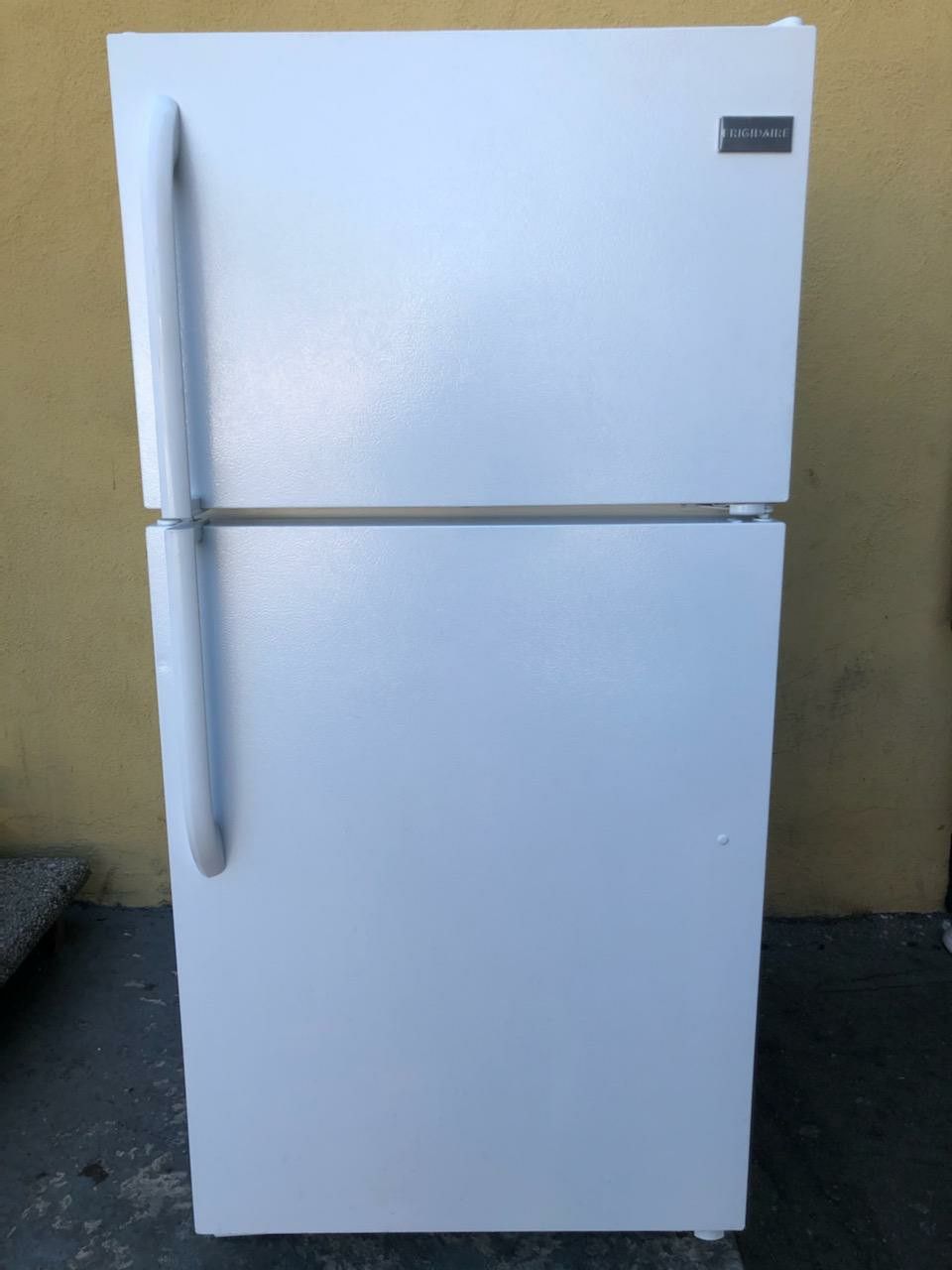Refrigerador en buenas condiciones con 2 meses de garantia delivery disponible