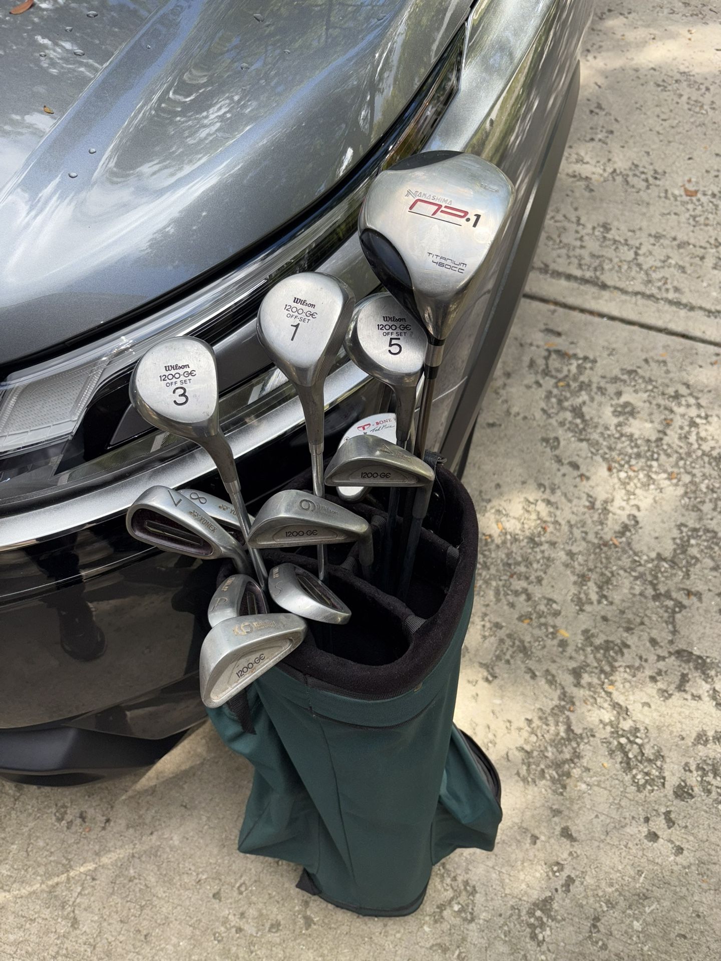 Complete set of right handed golf clubs Wilson 1200-GE w/bag + free balls & tees Maxfli putter also has Yonex P&W wedge
