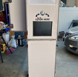 Photo Booth With Touch Screen, Flash.