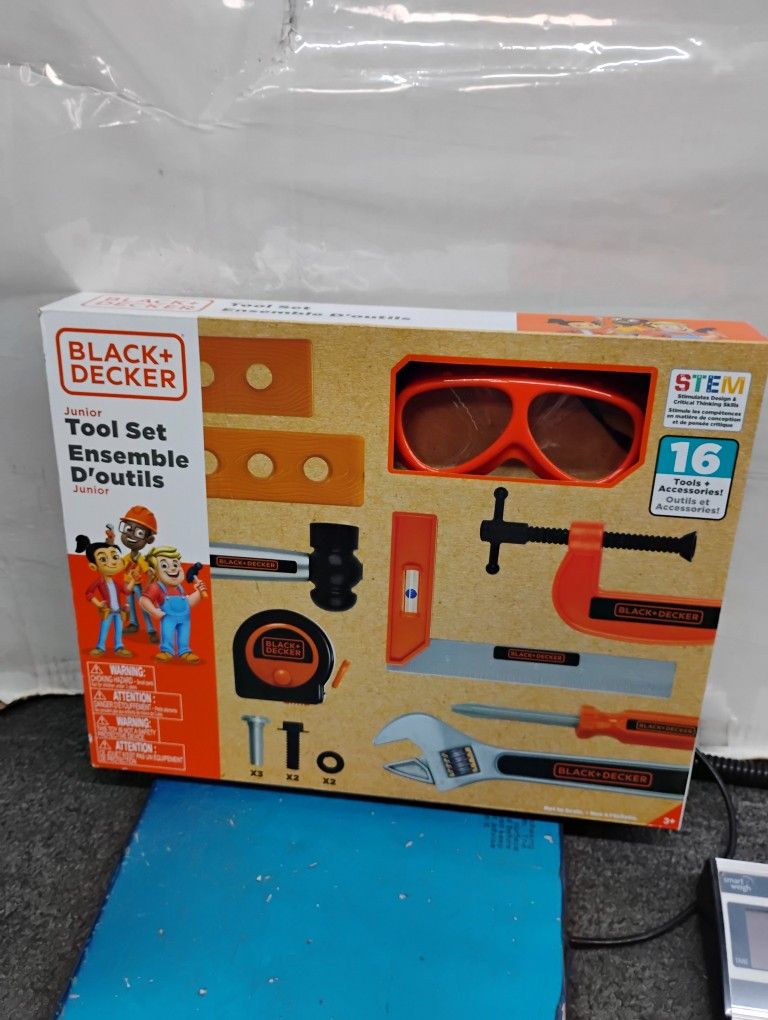 Black+Decker Junior 16-piece tool set for kids.