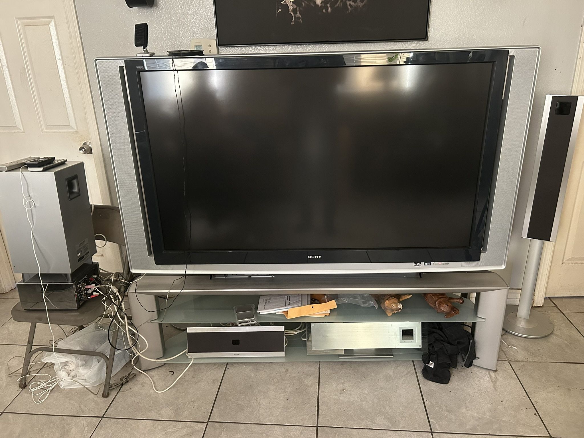 Sony KDS-R50XBR1 Rear-Projection HDTV with DAV-LF1