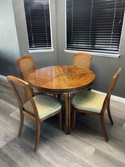 Dining Table with 2 Leaf Extensions and 4 Chairs