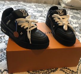 New Louis Vuitton Black & White Shoe Size 8