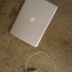 Apple 🍎 Laptop 