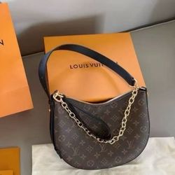 🛍️ Pre - loved Louis Vuitton Shoulder Bag 🛍️