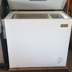 Frigidaire 7.5 Cubic Foot Chest Freezer