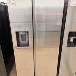 New SAMSUNG 27.4 Cu. Ft. Side-by-Side RS27T5200SR