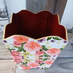 Vintage Wooden Roses Scalloped Edges Waste Paper Bin