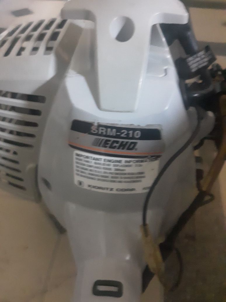 Echo srm 210 straight shaft weed wacker for Sale in Dania Beach, FL