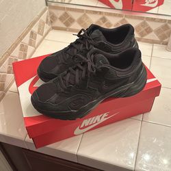 Black Nike AL8
