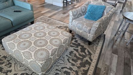 Accent Sofa + coffee table