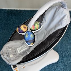 MamaRoo 4moms Baby Swing – Gently Used, Great Condition! With high contrast mobile