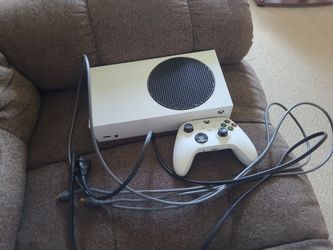 Xbox series S (control and cords needed are included