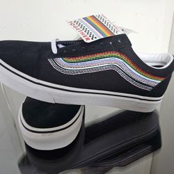 Vans Shoes
" LOVE IS TOGETHER "
