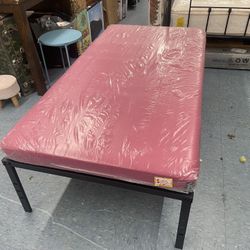 Twin Size, 6”Pink Memory Foam Mattress And Metal Platform, The Mattress Are Sanitized And Sealed approved by the state of North Carolina, in Great Con