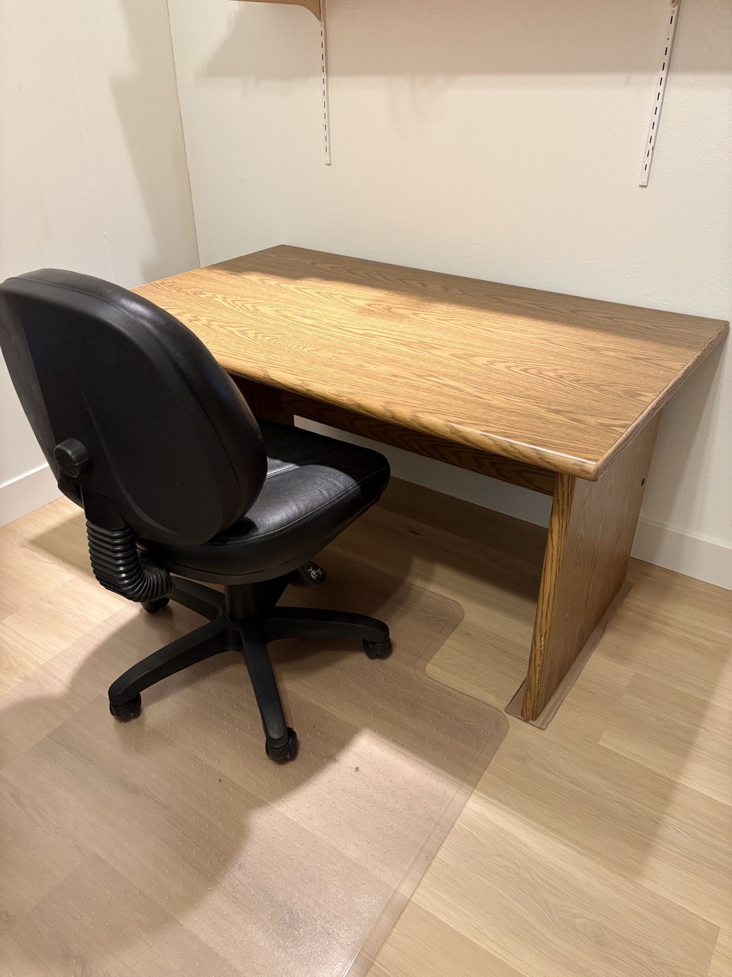 Complete Home Office Set – Solid Wood Desk, Ergonomic Chair & Floor Mat