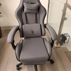 DownX Gaming Chair - Barely Used