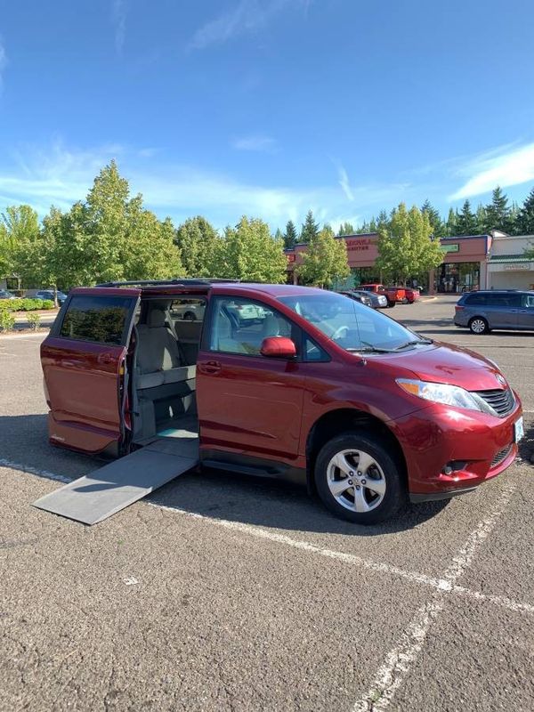 2013 toyota sienna wheelchair van for Sale in Portland, OR - OfferUp