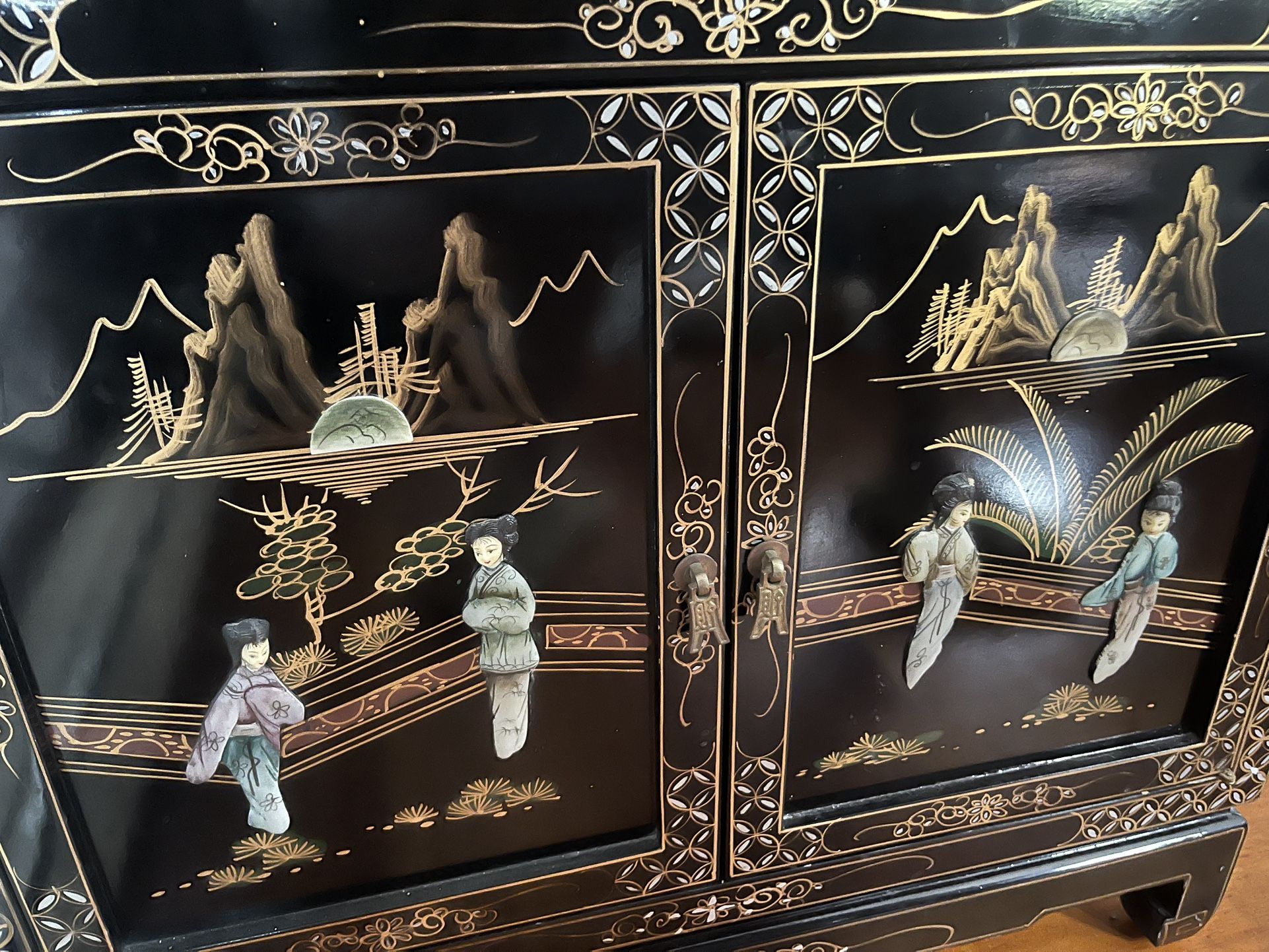Black Lacquer Pearl Figure Motif China Cabinet 