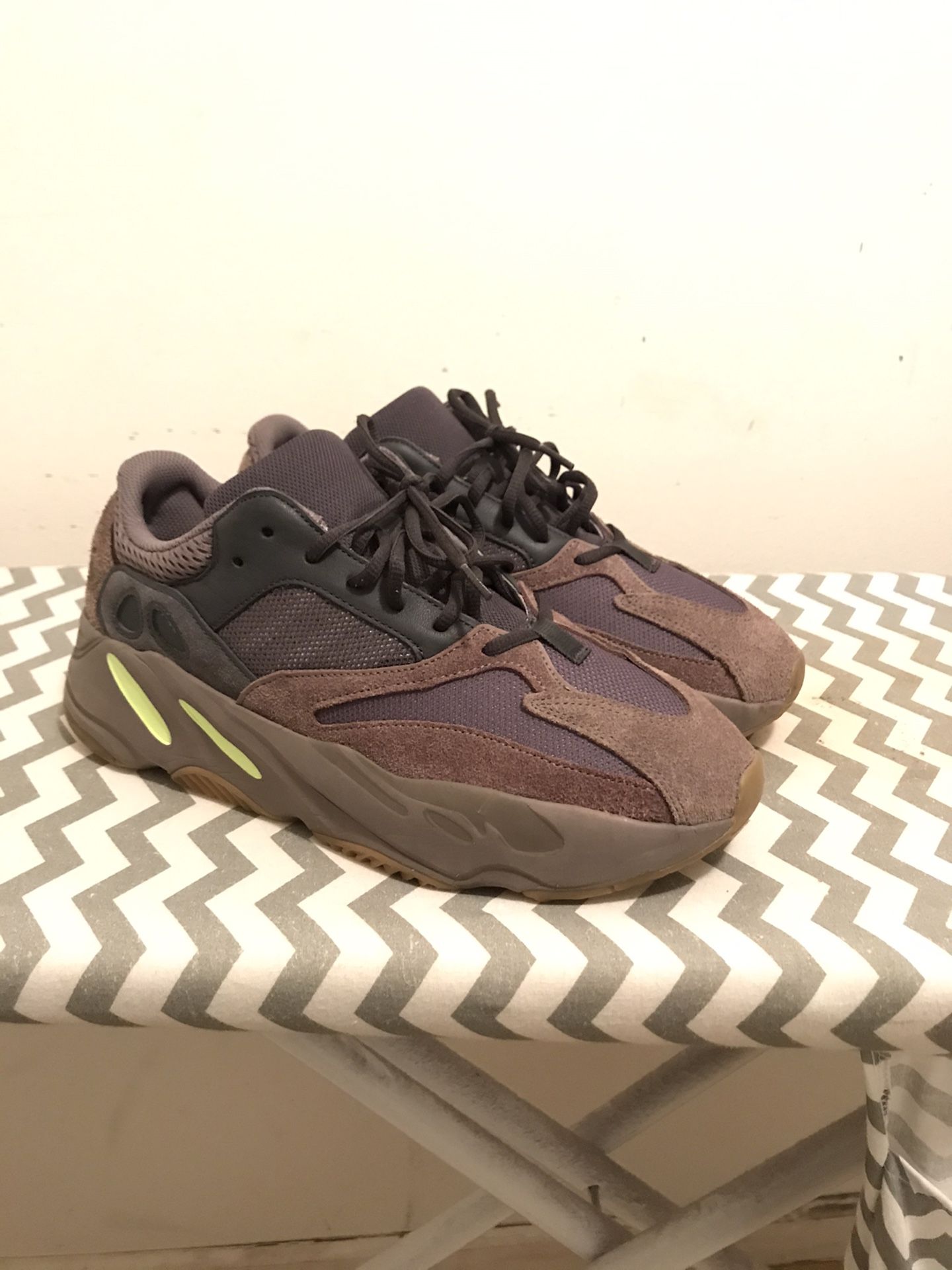 Yeezy 700 Mauve Size