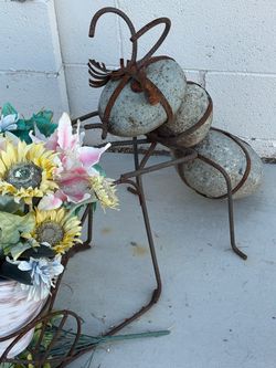Metal and Stone Ant Garden Sculpture large -Ant with basket
