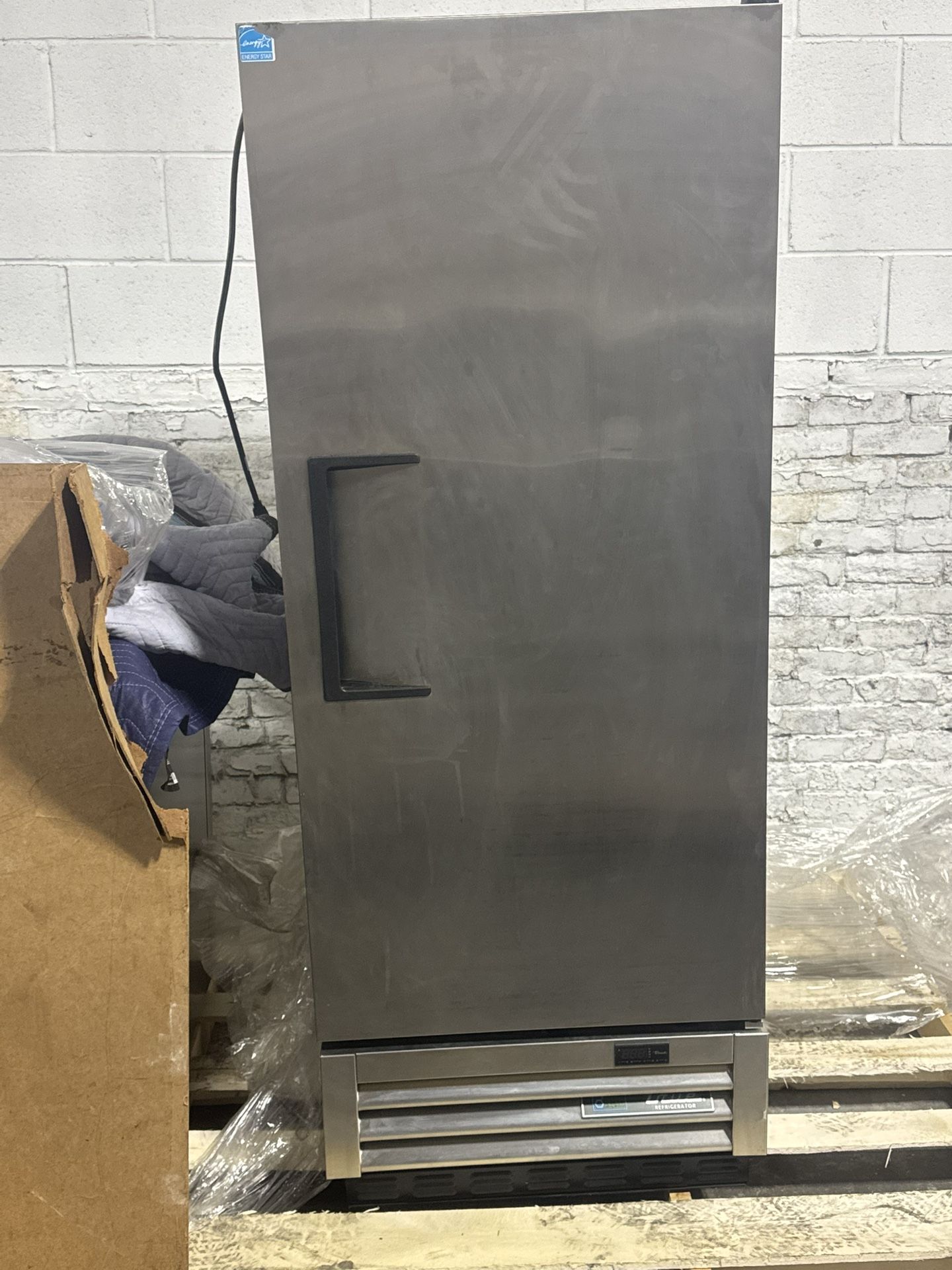 True Refrigeration Commercial Right Hinge One Section Reach In