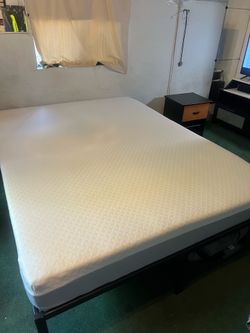 Zinus Gel Airflow 8" Queen Mattress, Gel Memory Foam Mattress / Bed