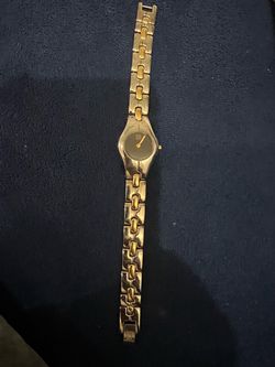 Woman, small watches (Swiss quartz) needs a battery.