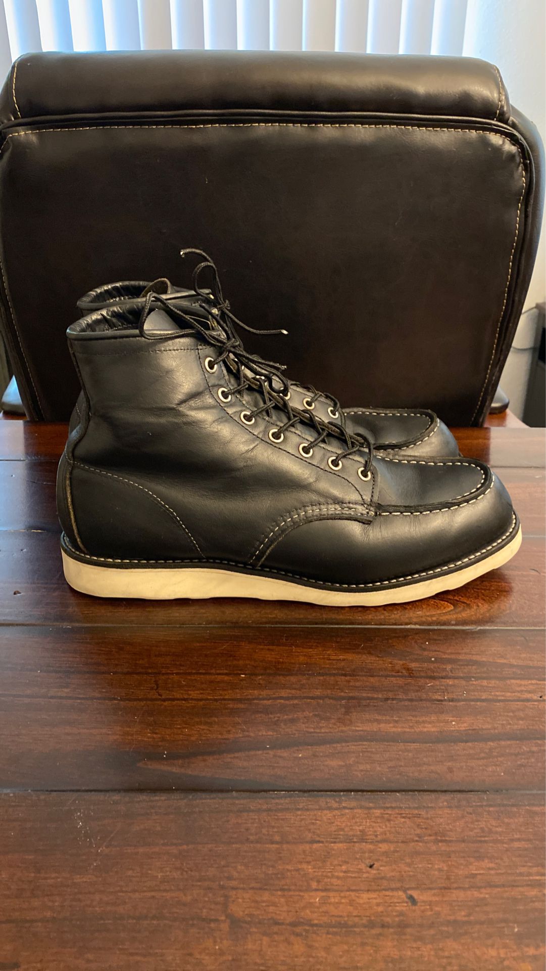 Red Wing Boots - 9075 Black Harness Leather size 10.5
