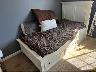 Girls white 3 piece bedroom set bed dresser and desk