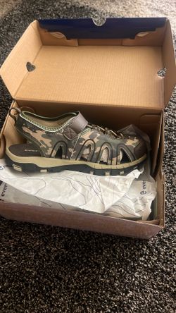 Boys NEW ! Easy On / Off Sandals