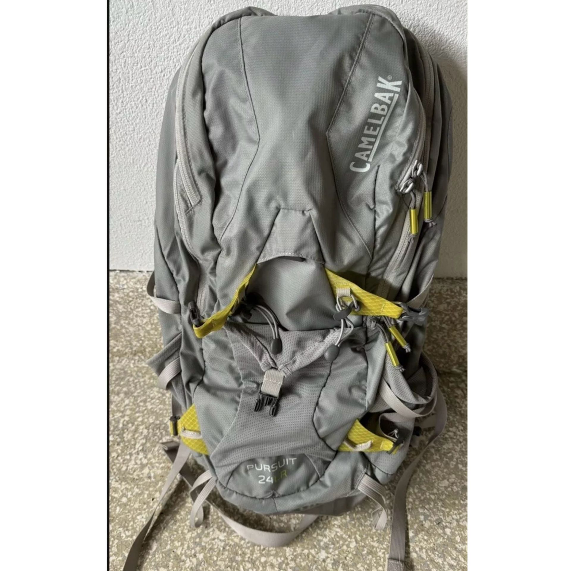 Camelbak Pursuit 24LR 3L Backpack Bag Hiking Camping Gray Lime Green