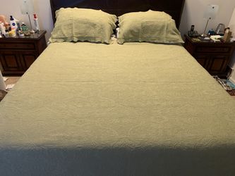 King Size matelasse Coverlet, Shams, Bedskirt
