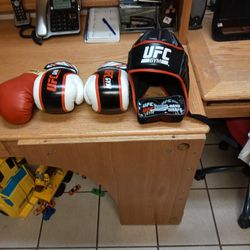 UFC Kickboxing Gloves Wraps And Headgear
