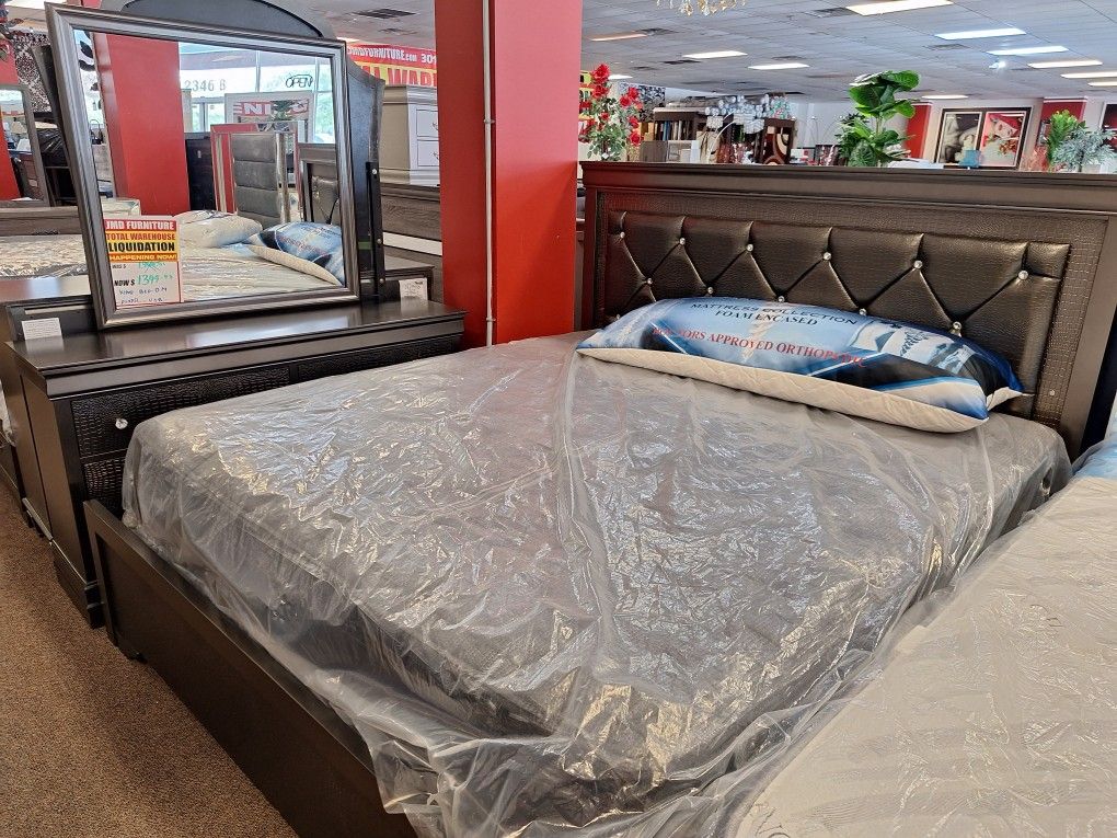 Pompie Grey King Bed Dresser And Mirror