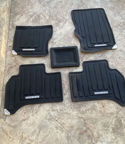 Range Rover brand new rubber mats for protection