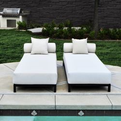 Outdoor Powder Coated Chaise Loungers 