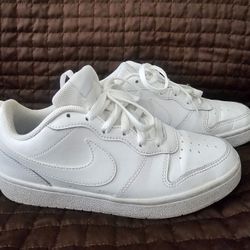 Nike Size 6 Y